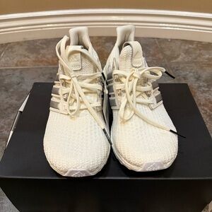 Women's Adidas Ultra Boost 4.0 Game Of Thrones Targaryen size 8 limited ed



﻿